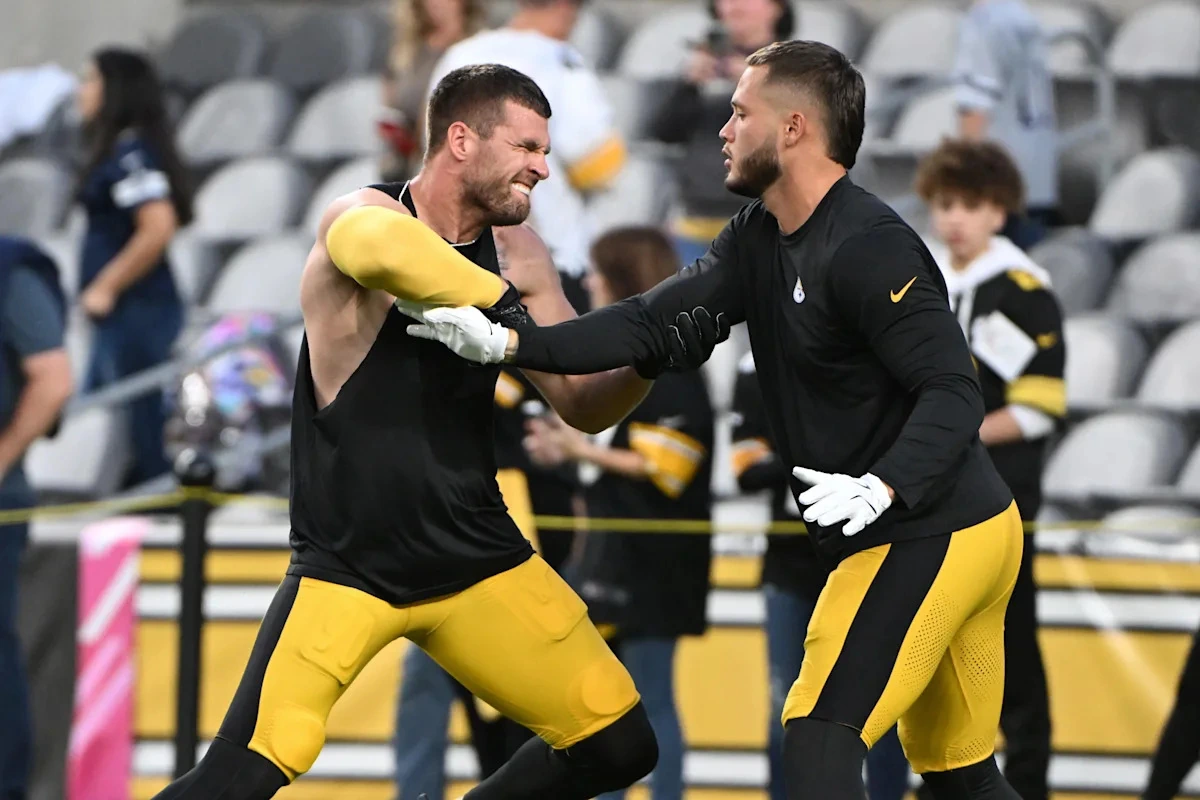 Pittsburgh Steelers players in practice gear during training camp
